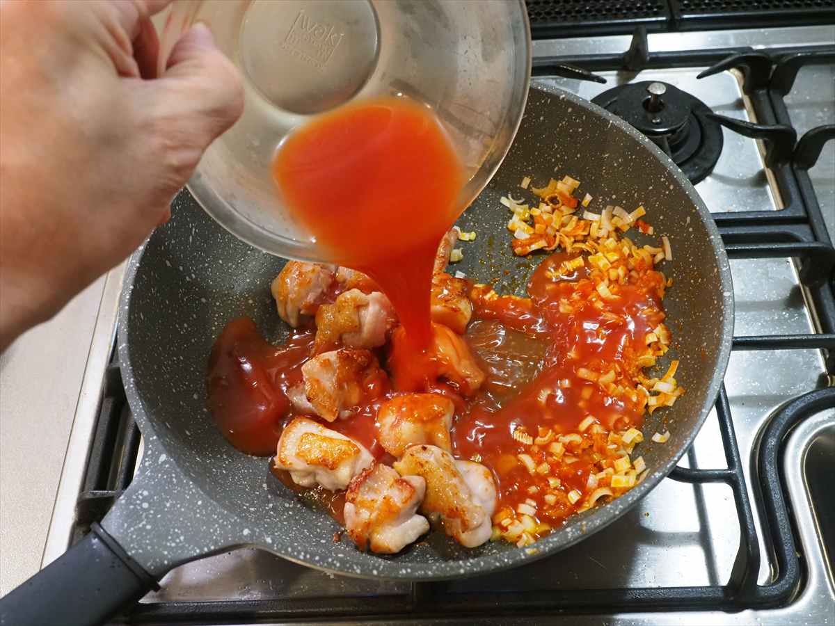 鶏もも肉とふわふわたまごのチリソース炒め